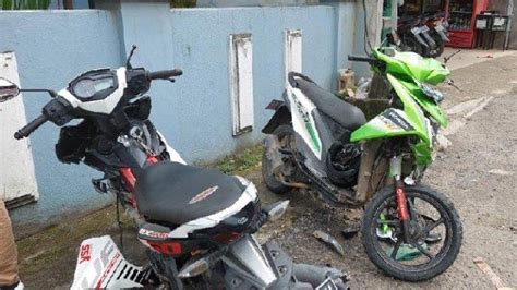 Tabrakan Motor Di Jl Abubakar Lambogo Enrekang Pengendara Dilarikan