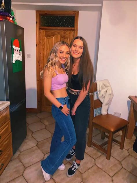 Blonde Or Brunette Nudes PickOne NUDE PICS ORG