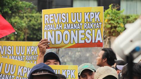 Foto Aksi Demo Dukung Revisi Uu Kpk Tagar