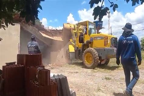 DF Legal derruba loja construída em área pública do Park Way vídeo