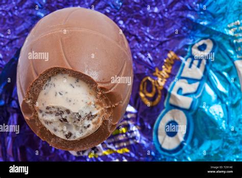 Oreo chocolate egg hi-res stock photography and images - Alamy
