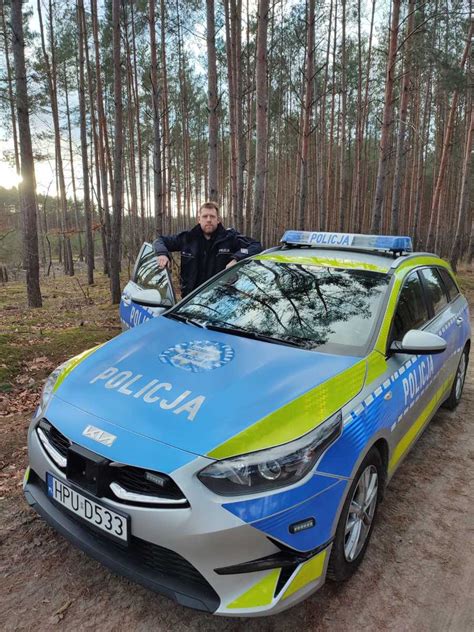 Latek Zgubi Si W Lesie Z Pomoc Policjant W Szcz Liwie Wr Ci Do