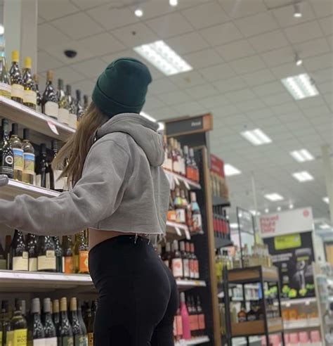 Hot Milf In The Making Showing Off Her Ass In Black Spandex Spandex Leggings Yoga Pants