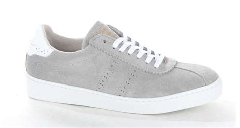 Damessneaker van Only A Shoes in een mooie grijze nude kleur De sneaker is gemaakt van suède en