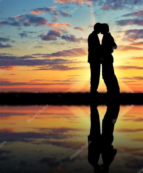 Beso de dos hombres gay fotografía de stock Prazisss 88662634 Depositphotos
