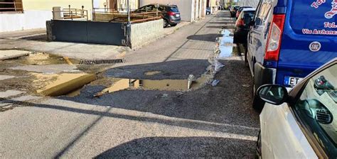 Reggio Calabria Fogna A Cielo Aperto Sul Viale Aldo Moro La Protesta