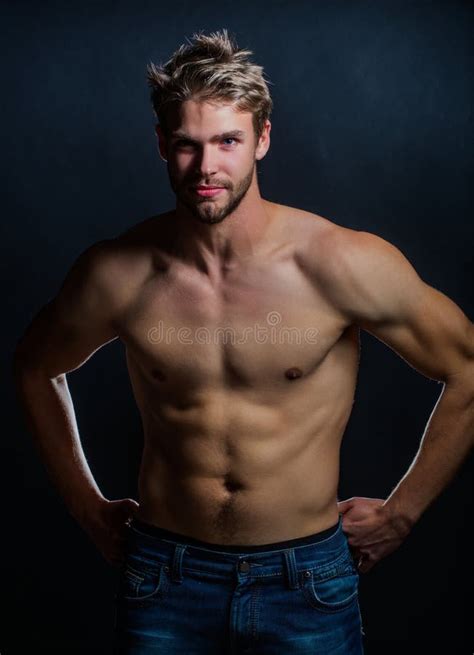Studio Photo De Sexy Man En Studio Portrait De Studio Homme Nu Tornu Nu Gay D Shabill Chemise