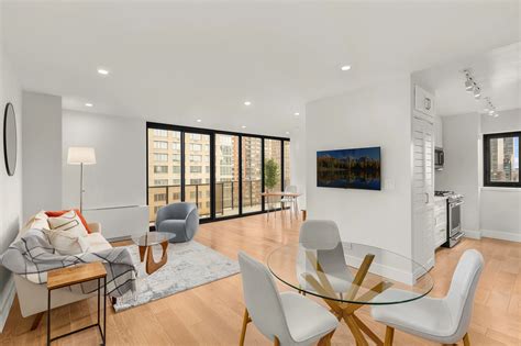 MTA Bus Service Information for Broadway and West 61st Street 35