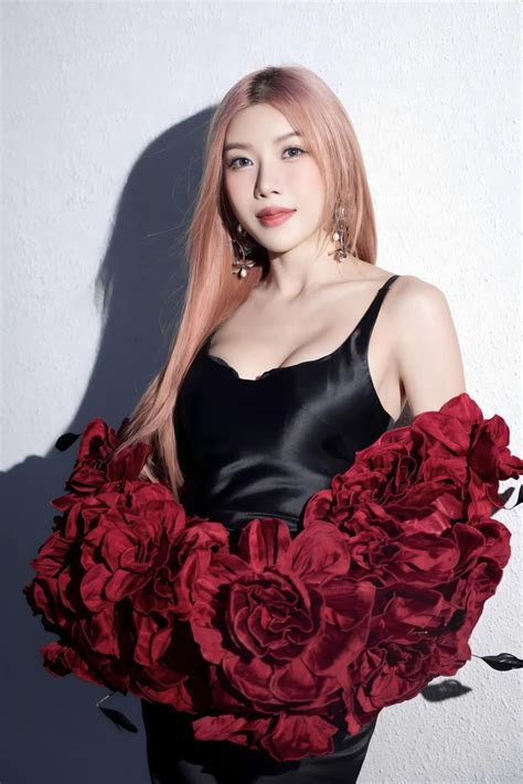 Chị đẹp Trang Pháp Từ định kiến hot girl đi hát sang ca nhạc sĩ toàn năng là người đứng