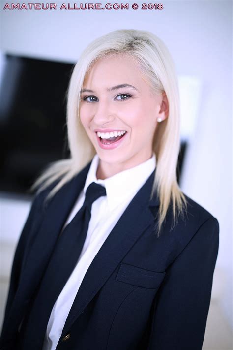 NEW VIDEO Sexy School Girl Kiara Cole Gets CUM Swallowing Lessons Amateur Allure