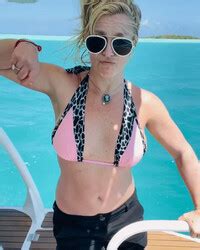 INSTA Britney Spears Dancing With Bikini Top 11 09 22 Phun Org Forum
