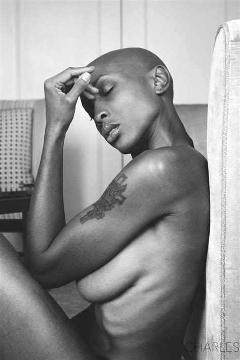 Kwentonza Nude Model ShesFreaky