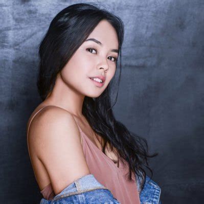 Hot Sexy Chelsea Clark Bikini Pics