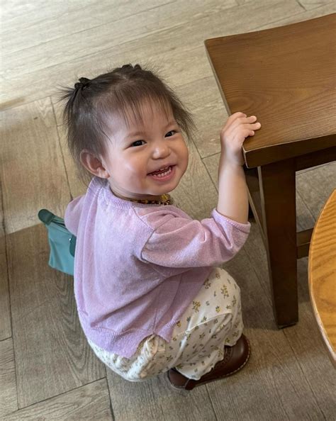 Hội thế lực nhí xâm chiếm Vbiz Con nhà Hà Hồ cứ xuất hiện là chiếm spotlight vẫn chưa hot