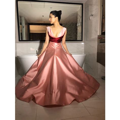 Actress Shardha Kapoor S Hot And Sexy Picture Of Iifa Awards Exclusive From Thailand Hello