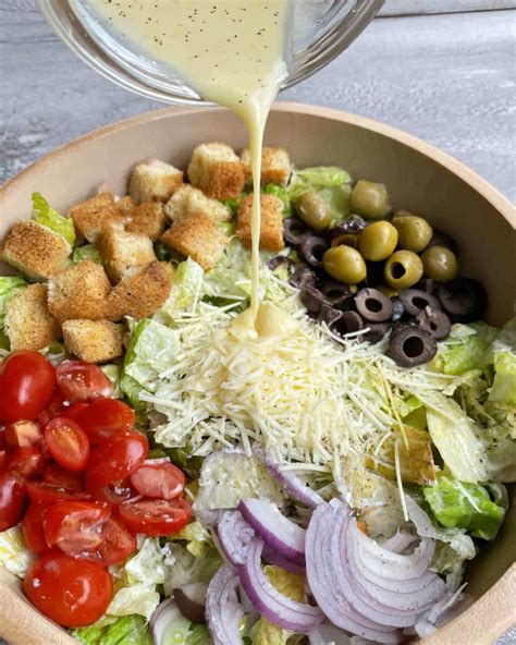 The surprising secret ingredient in the Hampton olive garden salad 1