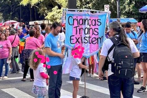 Parada Gay em SP destaca bloco crianças trans O Farol Diário