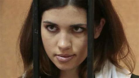 Nadezhda Tolokonnikova De Las Pussy Riot Cumplir El Resto De Su