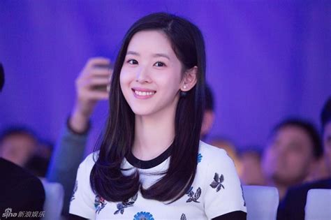 Dù là gái con nhưng cô bé trà sữa vẫn xinh đẹp xứng danh hot girl số Trung Quốc