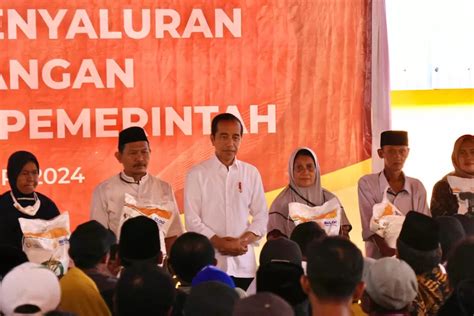 Presiden Jokowi Gandeng Bulog Dan Bapanas Salurkan Bantuan Pangan Pada