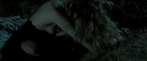 Naked Magdalena Berus In Nieulotne