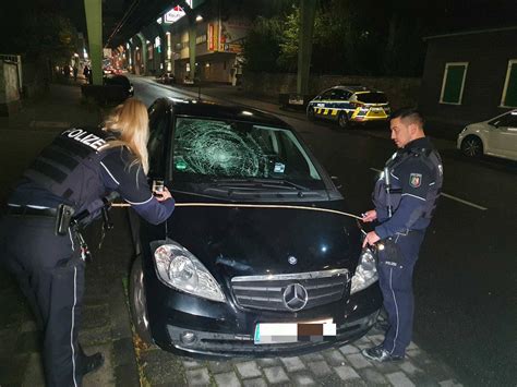 Unfall In Wuppertal Auto Erfasst Jugendlichen