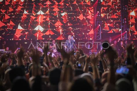 Konser Tiga Dekade Perjalanan Cinta Ari Lasso Antara Foto