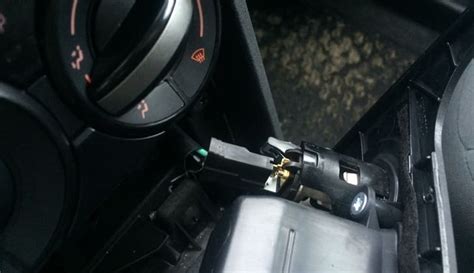 Предохранитель прикуривателя Ниссан Кашкай (Nissan Qashqai): где ...