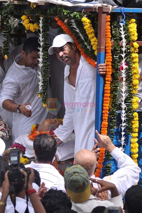 Vindu Dara Singh At Dara Singh Funeral In Mumbai On 12th July 2012