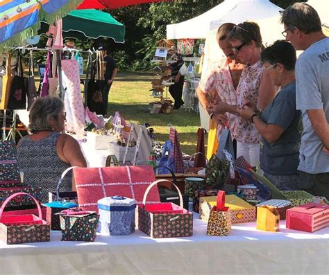 Un Premier Marché Artisanal Réussi