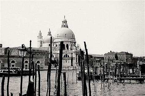 Noir et blanc sont aussi des couleurs à Venise Eglise Noir et blanc