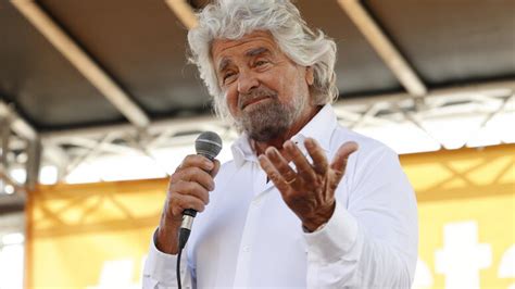 Beppe Grillo In Ospedale Da Domenica Ricoverato Per Alcuni