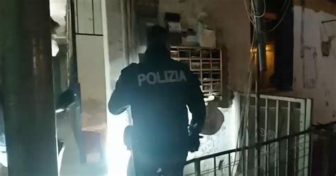 Duro Colpo Alla Mafia Nigeriana La Polizia Arresta Persone