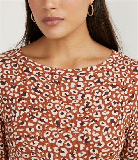 Blusa em Ribana Estampa Animal Print Onça Diferenciada Laranja