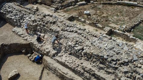 Kelenderis Antik Kenti nde 2 bin 300 yıllık tanrıça Hekate figürü