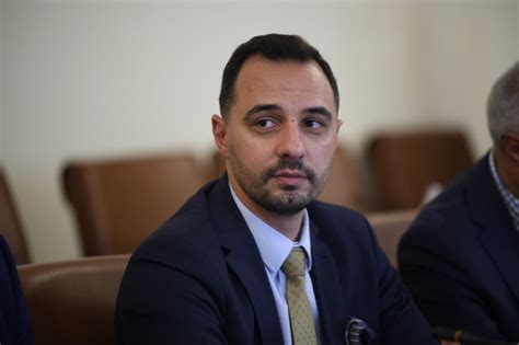 Богдан Богданов: Шефове на държавни фирми купували луксозни стоки със ...