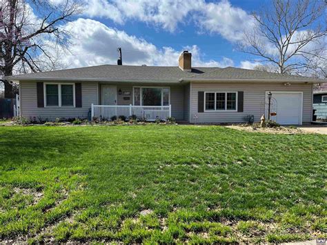 1525 SW Indian Trl, Topeka, KS 66604 - See Est. Value, Schools & More