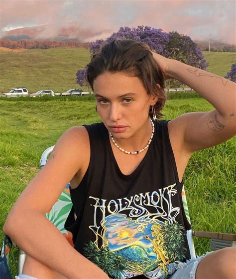 Short Blonde Girl Short Hair Masc Girls Pretty People Beautiful People Lesbian Outfits