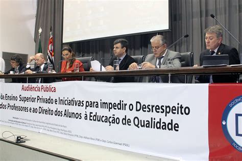 Comissão de Educação faz audiência pública sobre regulação das