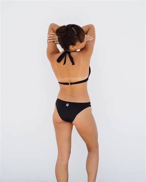 5 Hot Sexy Phoebe Walker Bikini Pics