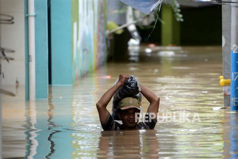 Banjir Jakarta Di Tujuh Kelurahan 189 Jiwa Masih Mengungsi Republika