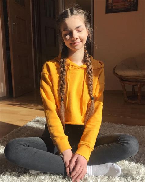 Hot Sexy Kinga Sawczuk Bikini Pics