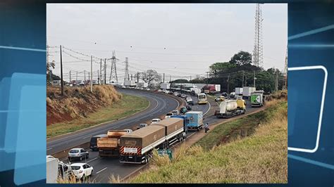 Caminhoneiros fazem pontos de bloqueios na região O Portal do Norte