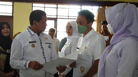 Bupati Serahkan Sk Pppk Tenaga Kesehatan Kabupaten Sumedang