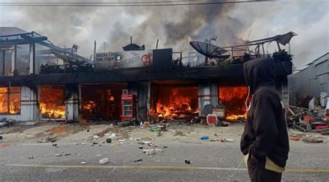 Kebakaran Di Simpang Tanjung Nan Ampek Sebuah Ruko Dan Bengkel Sepeda