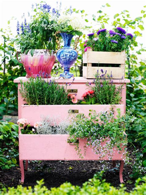 Best Vintage Garden Decor Ideas And Designs For