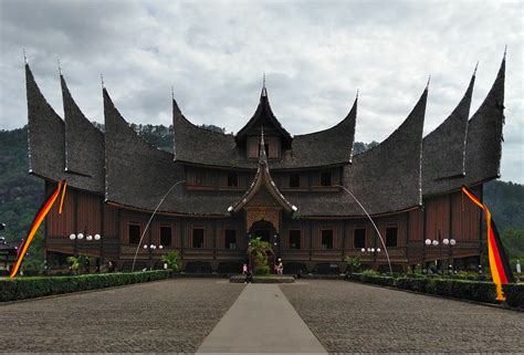 Mengenal Rumah Gadang Khas Minangkabau - Blog ruparupa