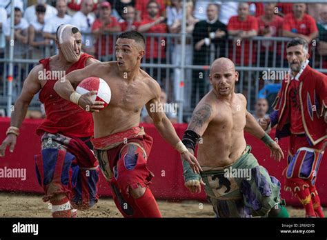 Calcio Storico Fiorentino Azzurri Verdi Stock Photo Alamy