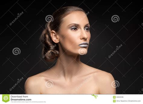 Mirada De La Alta Moda Retrato De La Belleza Del Primer Con Los Labios