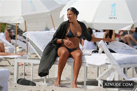 Liz Cambage Sexy Shows Off Body In A Tiny Black Bikini On The Beach In Miami Aznude